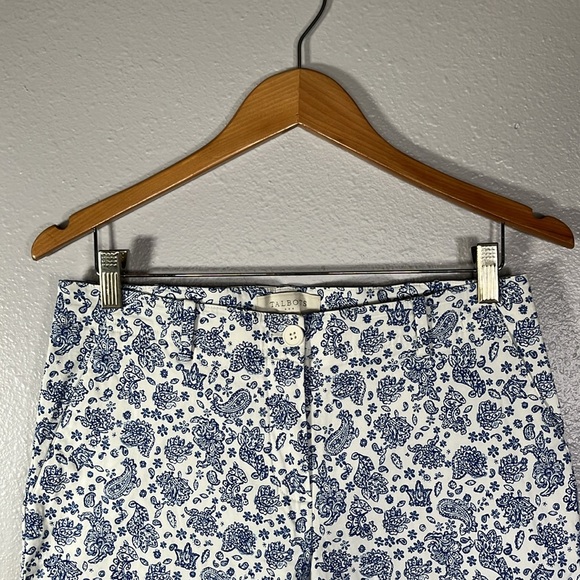 Talbots Blue White Floral Paisley Shorts sz 6 | Coastal preppy brunch casual - Picture 3 of 8